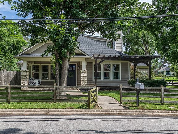 2nd image of 902 Matchett St