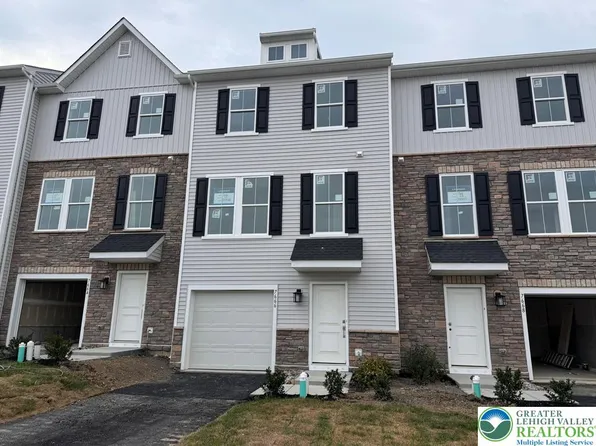 7666 Clayton Ave, Coopersburg, PA 18036