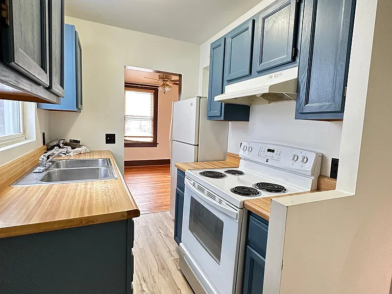 718 Washington St — Photo 5