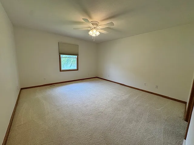 3 bed, 2368 sqft, $2,900 — Photo 4