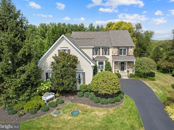 18 Lenape Dr, New Hope, PA 18938