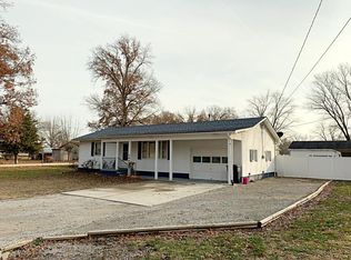 708 W Main St, Ramsey, IL 62080
