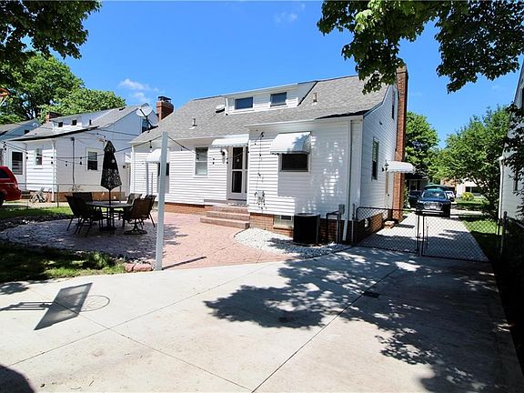 2nd image of 16477 Glenridge Ave