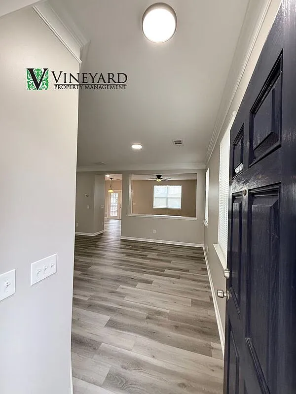 3 bed, 2.5 bath, 2075 sqft, $1,695 — Photo 4