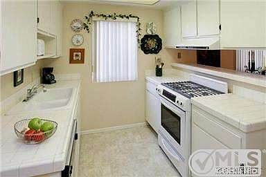 2nd image of 18333 Hatteras St Unit 82