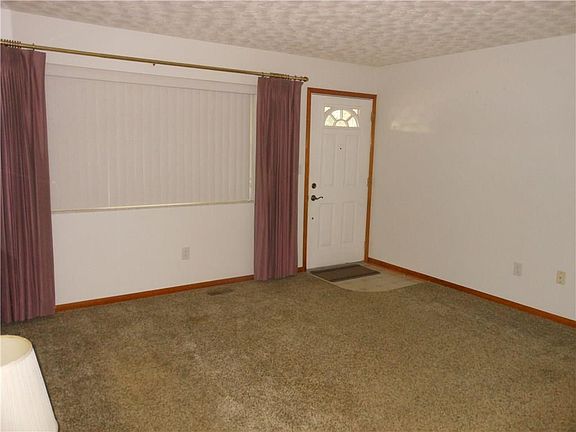 3rd image of 606 Maywood Pl