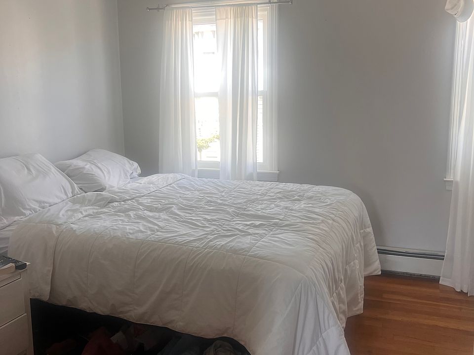 1st image of 611 E 2nd St #2