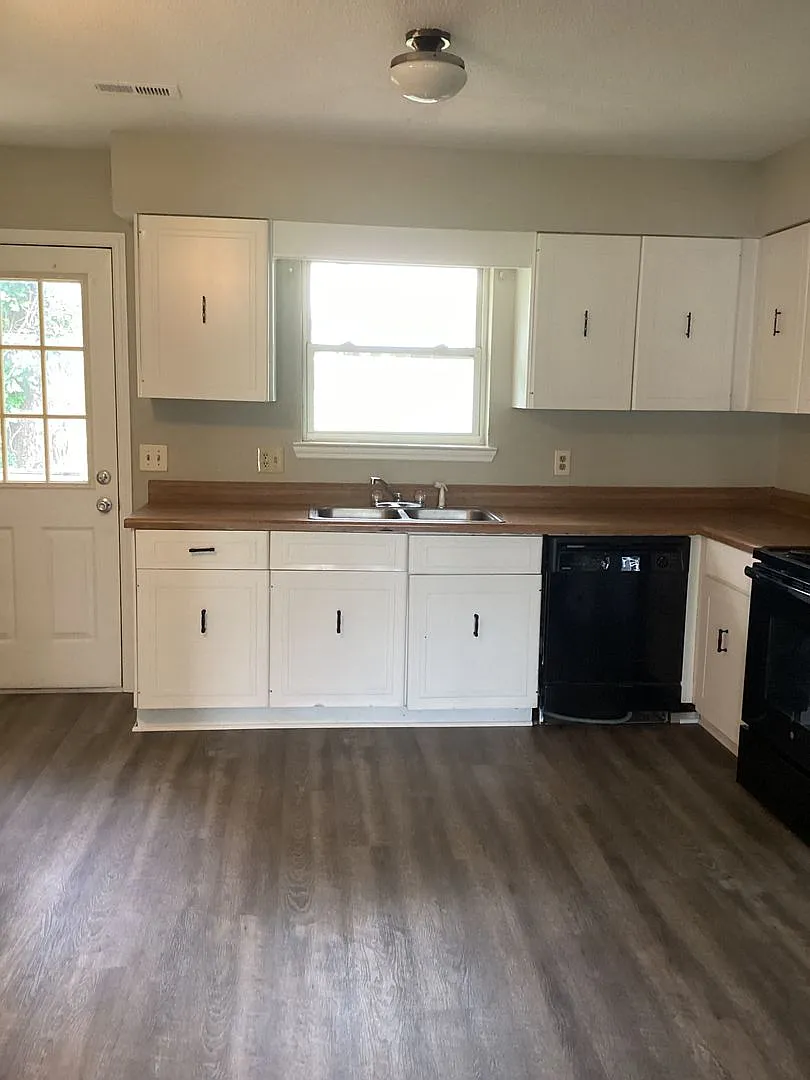 2 Bedroom Rossville Duplex — Photo 3