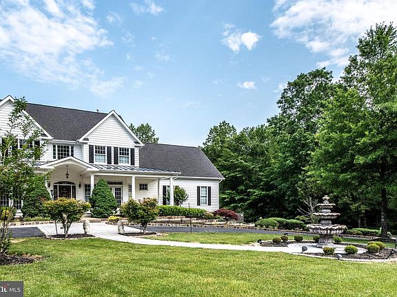 3rd image of 135 Cherry Hill Dr