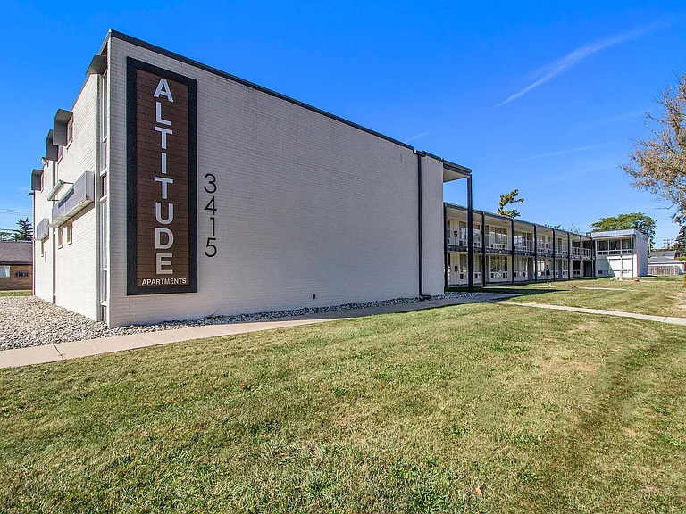 Altitude Apartments East — Photo 19