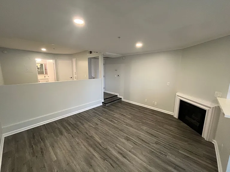 1223 Federal Ave — Photo 34