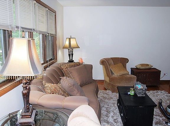 2nd image of 847 S McKinley Ave APT 2