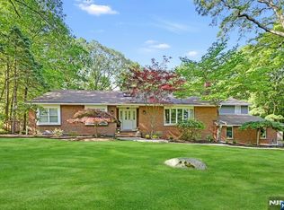 12 Hidden Glen Rd, Upper Saddle River, NJ 07458