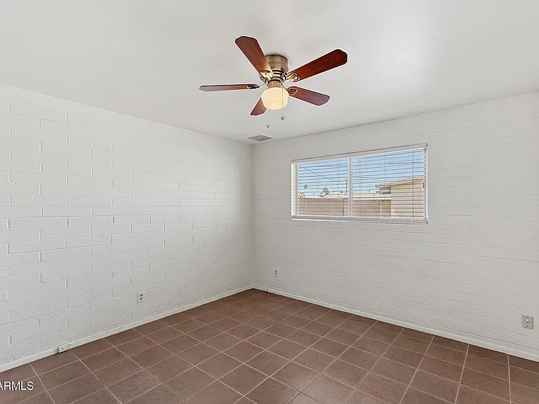 2246 W Sierra St — Photo 30