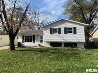 2524 Crestview Dr, Bettendorf, IA 52722