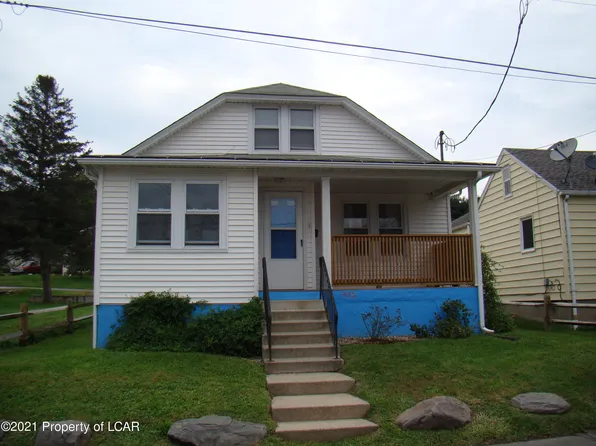 935 Narrow St, Wyoming, PA 18644