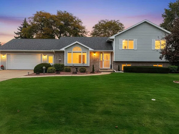 N9653 Gina Dr, Appleton, WI 54915