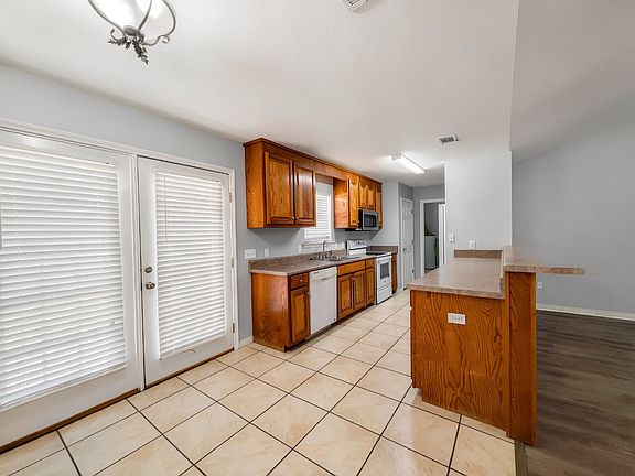 5th image of 309 Union St