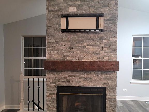 4th image of 688 Fieldcrest Dr Unit C