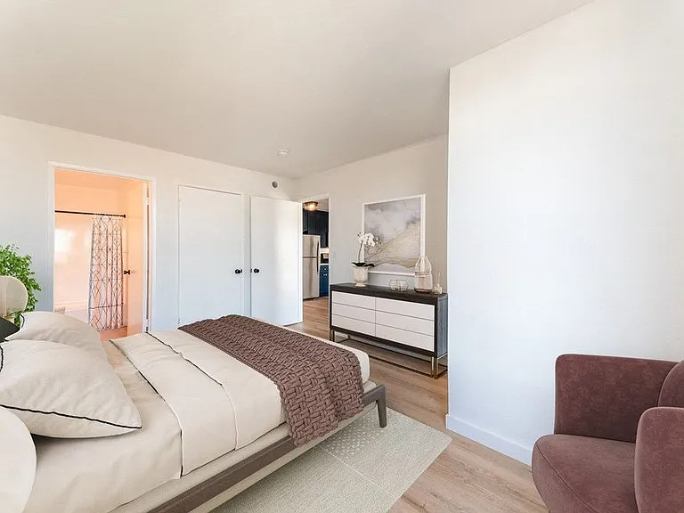 Mariposa Avenue Apartments — Photo 19