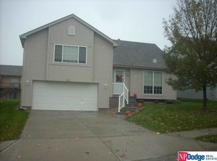 18206 Edna St, Omaha, NE 68136