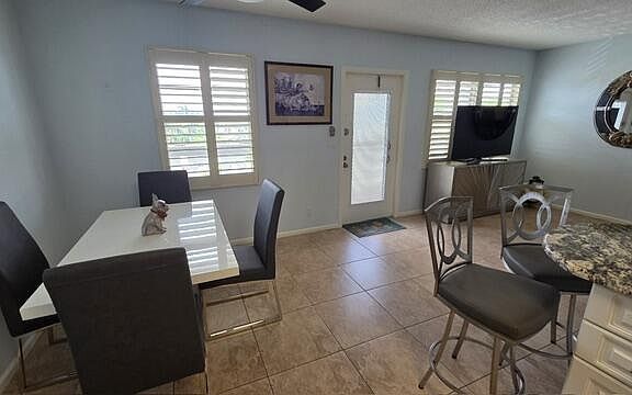 4th image of 4030 Rexford Rd #403