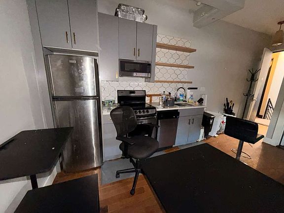 4th image of 417 Throop Ave APT 3A