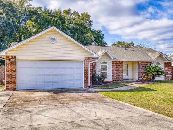 6851 Community Dr, Pensacola, FL 32526