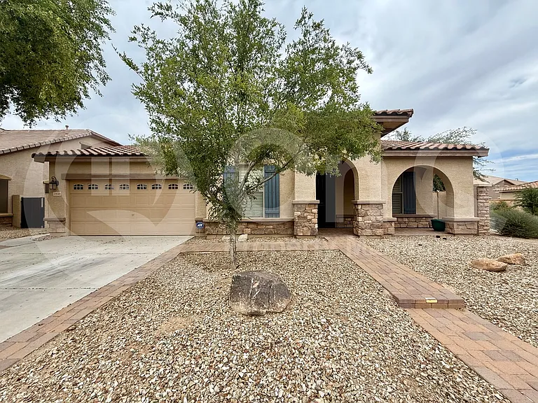 2848 E Fandango Dr — Photo 1