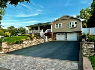 2 Terrace Dr, Hauppauge, NY 11788