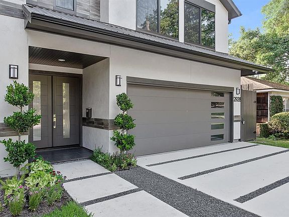 2nd image of 2928 Suffolk Dr