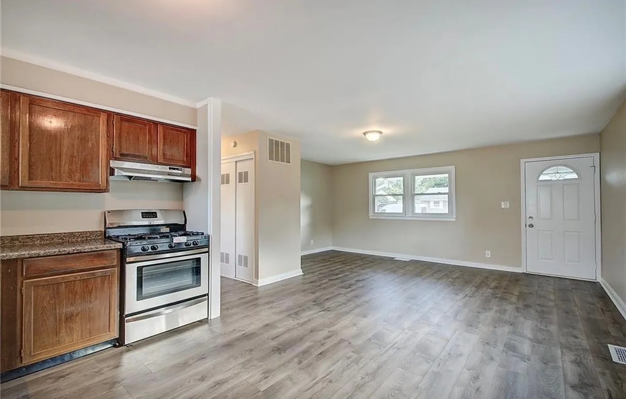 2 bed, 744 sqft, $1,250 — Photo 1