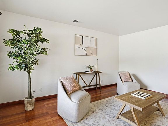 4th image of 2592 Glenview Dr