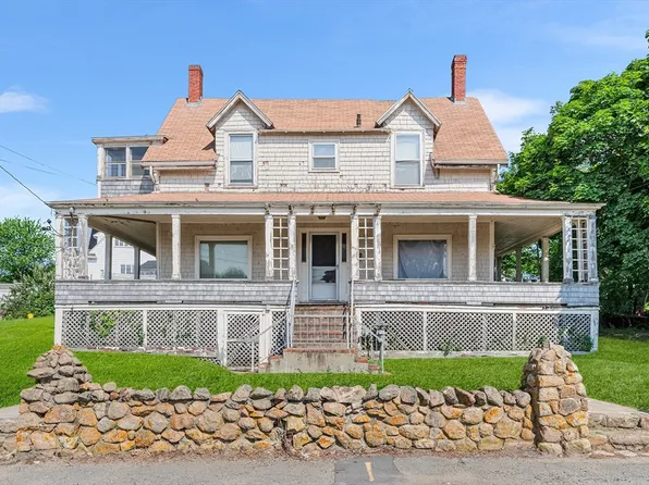 45 Beach Rd, Gloucester, MA 01930