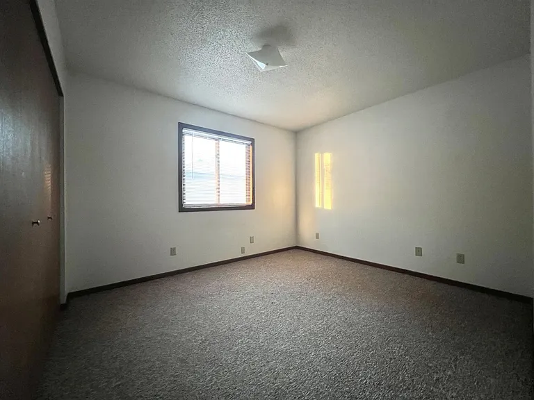 1057 Apple Ave — Photo 13
