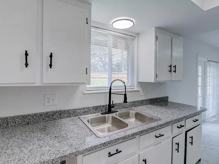 7206 Yellow Pine Dr — Photo 17