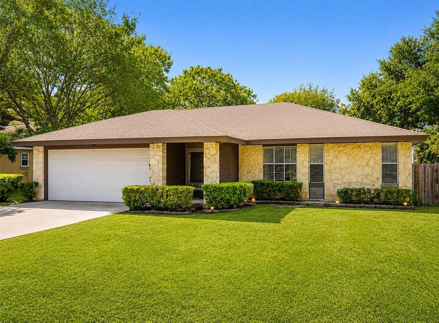 3 bed, 2.0 bath, 1342 sqft, $2,400 — Photo 1