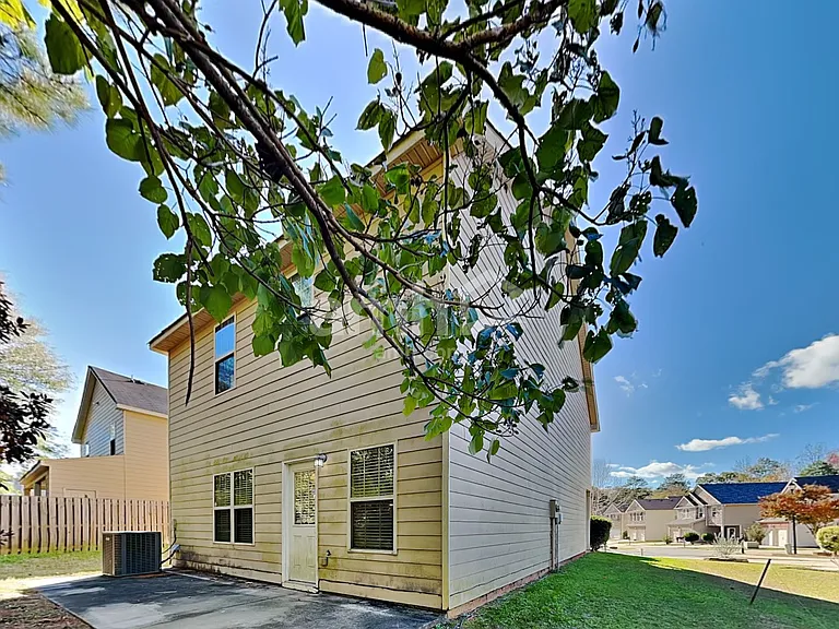 144 Tyre Dr — Photo 21