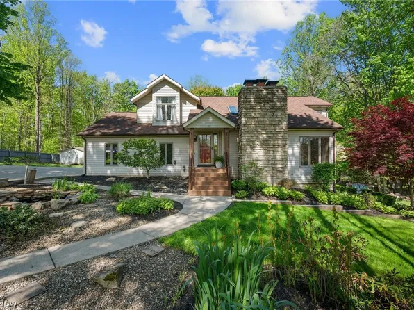 18976 Thorpe Rd, Chagrin Falls, OH 44023