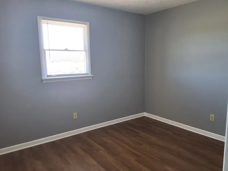 253 University Dr — Photo 11