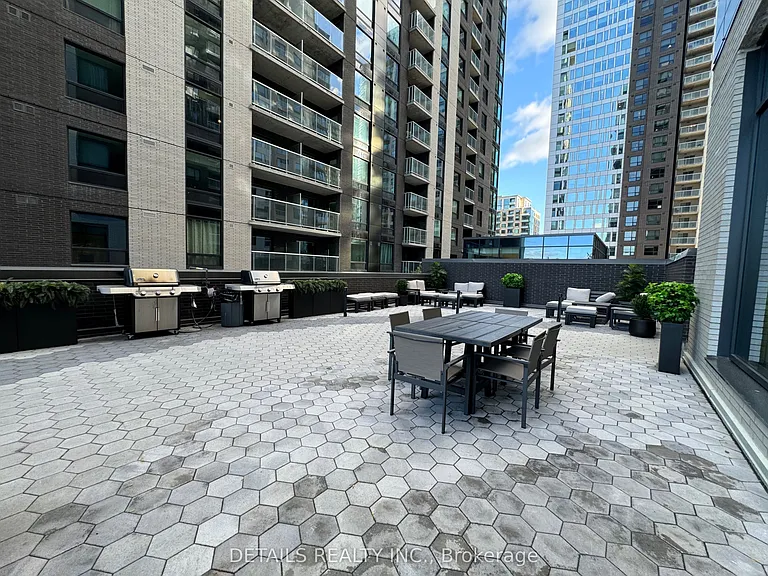 180 George St #911 — Photo 22