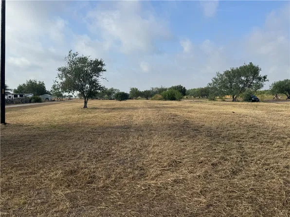4293 Railroad Ln, Robstown, TX 78380