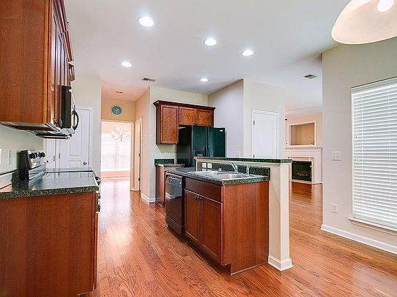 3rd image of 399 Stratford Park Blvd