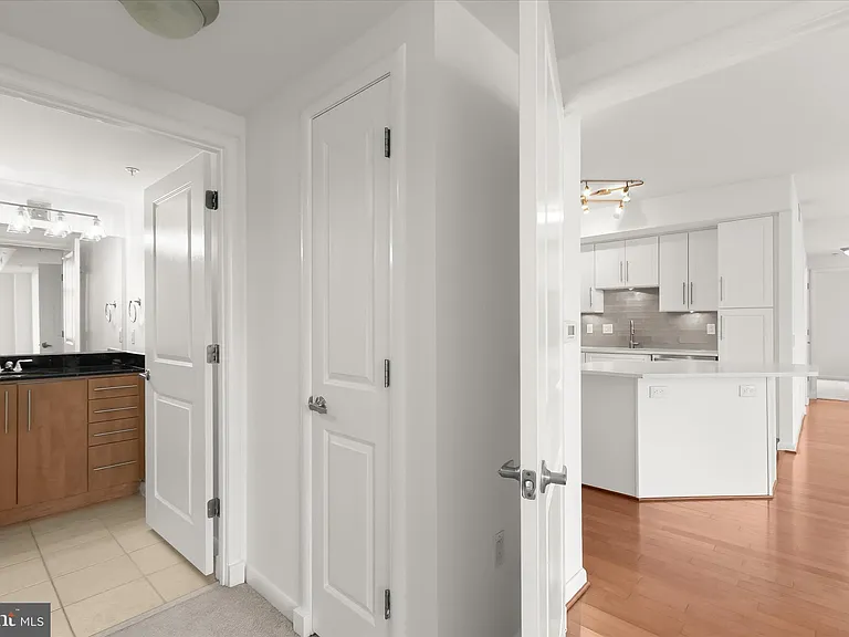 1021 Garfield St #905 — Photo 21