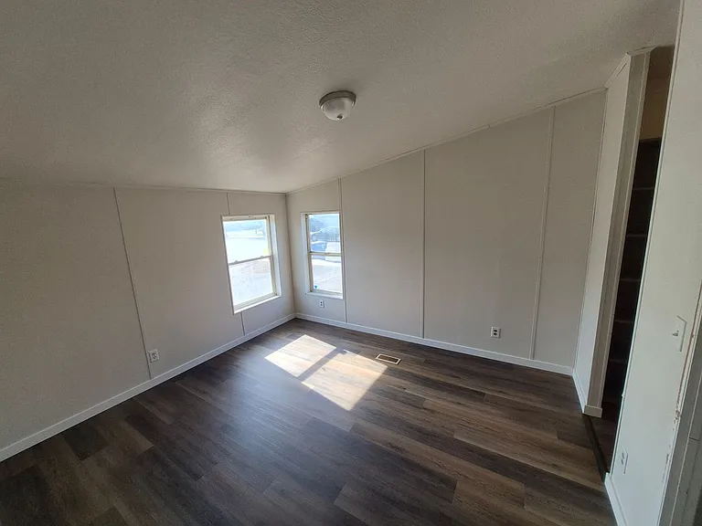 341-343 NW Hemlock Ct — Photo 20