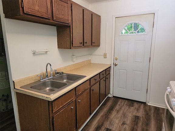 5th image of 1326 Roselawn Ave