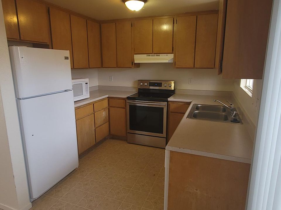 2nd image of 1252 Newlands Dr W APT 15