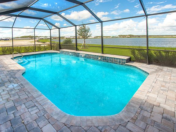 Model Representation Spacious Lanai with pool