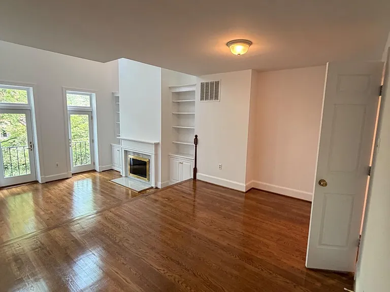 3925 Georgetown Ct NW — Photo 2