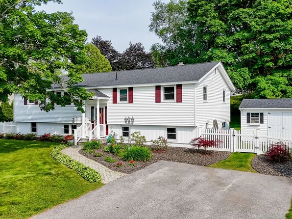 103 Westwind Rd, Lowell, MA 01852